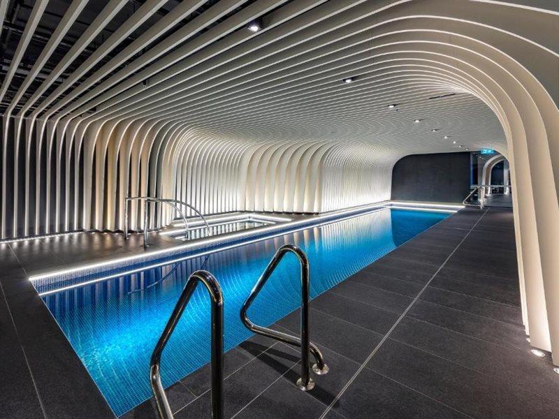 Skye Suites Sidney Exterior foto The pool at the 2018-opened The Standard, East Village