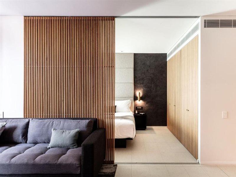 Skye Suites Sidney Exterior foto A sliding door