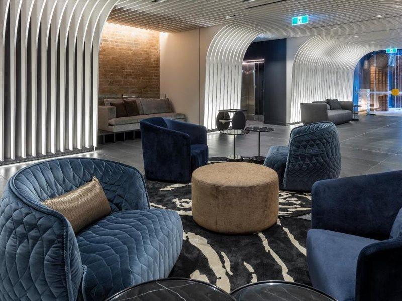 Skye Suites Sidney Exterior foto The lounge at the airport