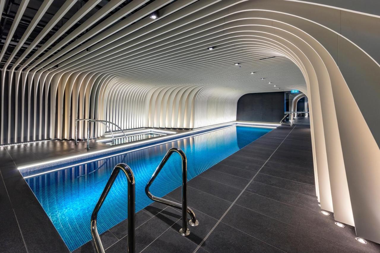 Skye Suites Sidney Exterior foto The pool at The Standard London