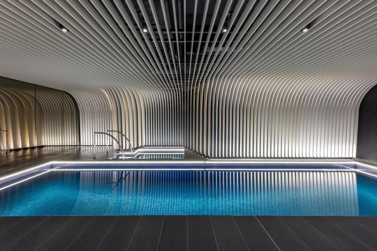 Skye Suites Sidney Exterior foto The pool at The Standard London
