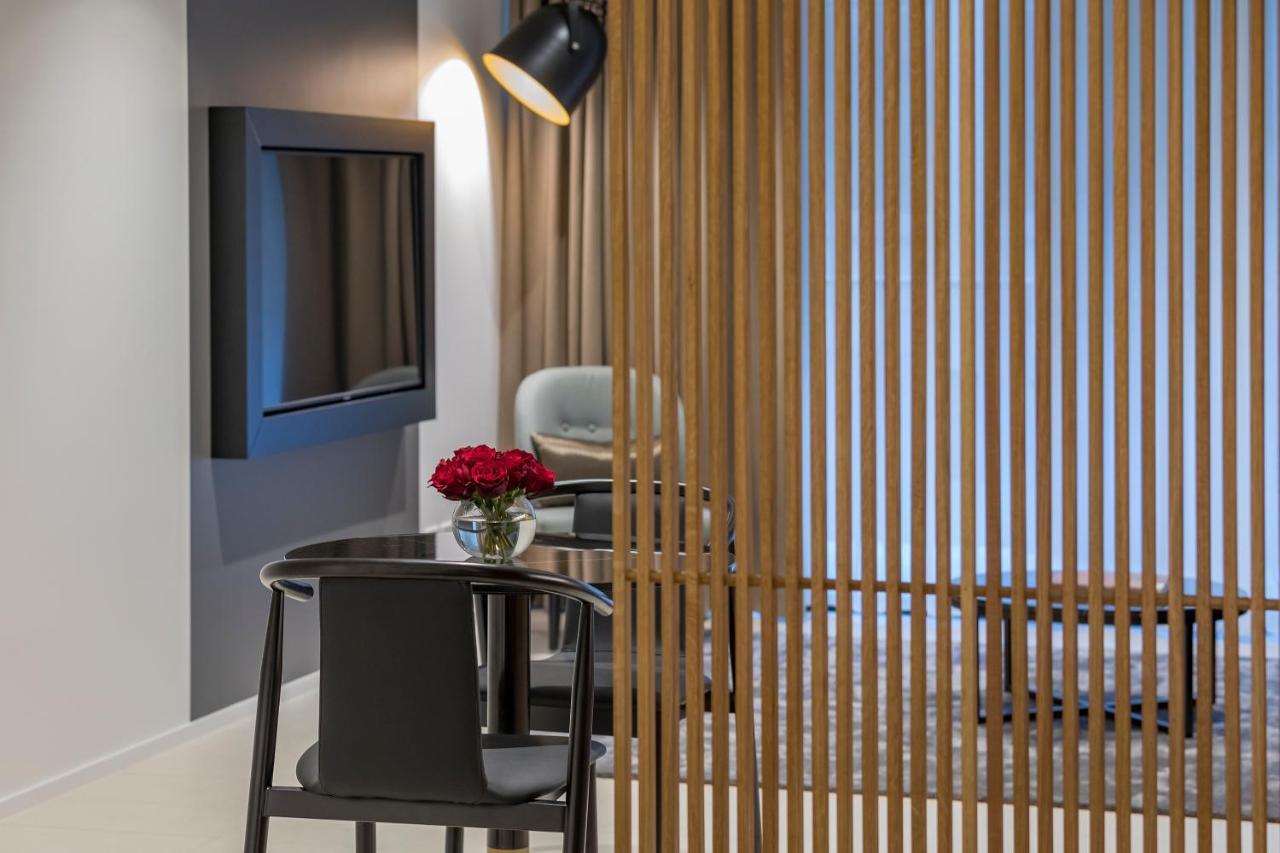 Skye Suites Sidney Exterior foto A room divider