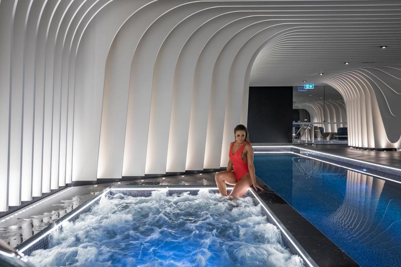 Skye Suites Sidney Exterior foto The spa at The Dorchester