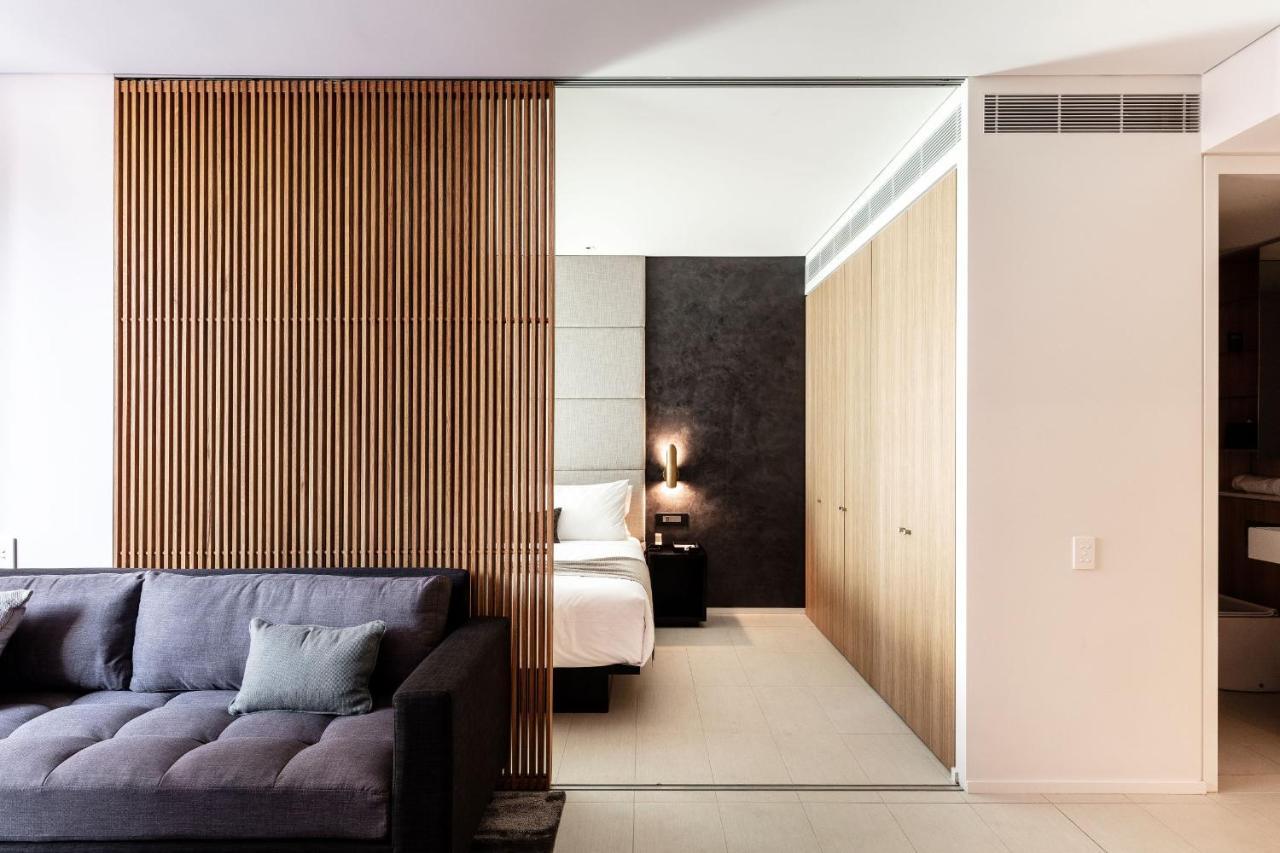 Skye Suites Sidney Exterior foto A sliding door